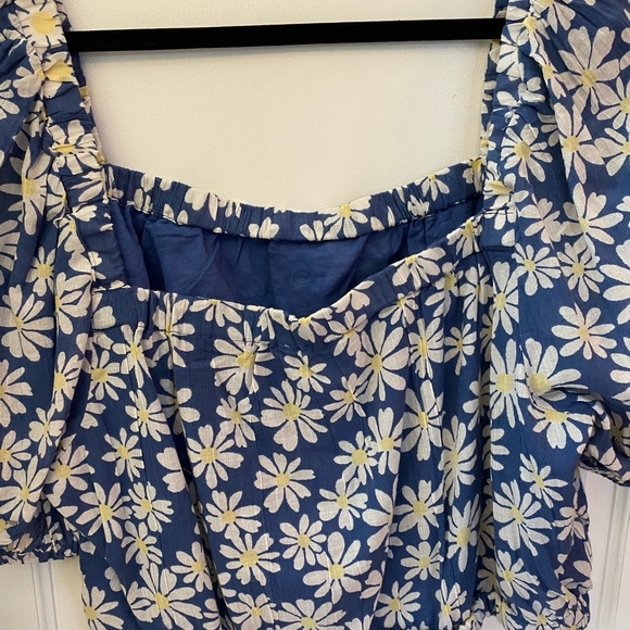 Peasant style puff sleeve crop - Picture 3 of 3